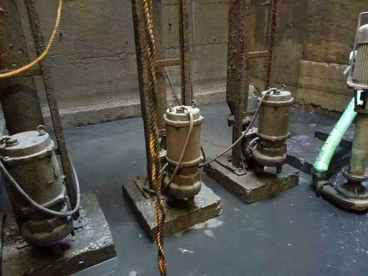 扎赉特污水池清理