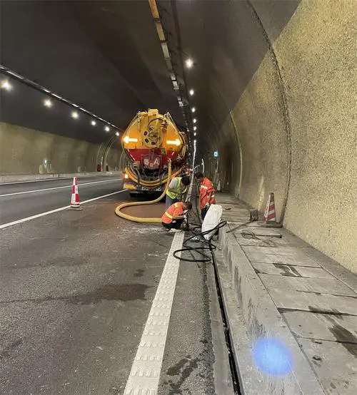 扎赉特隧道排水渠清淤